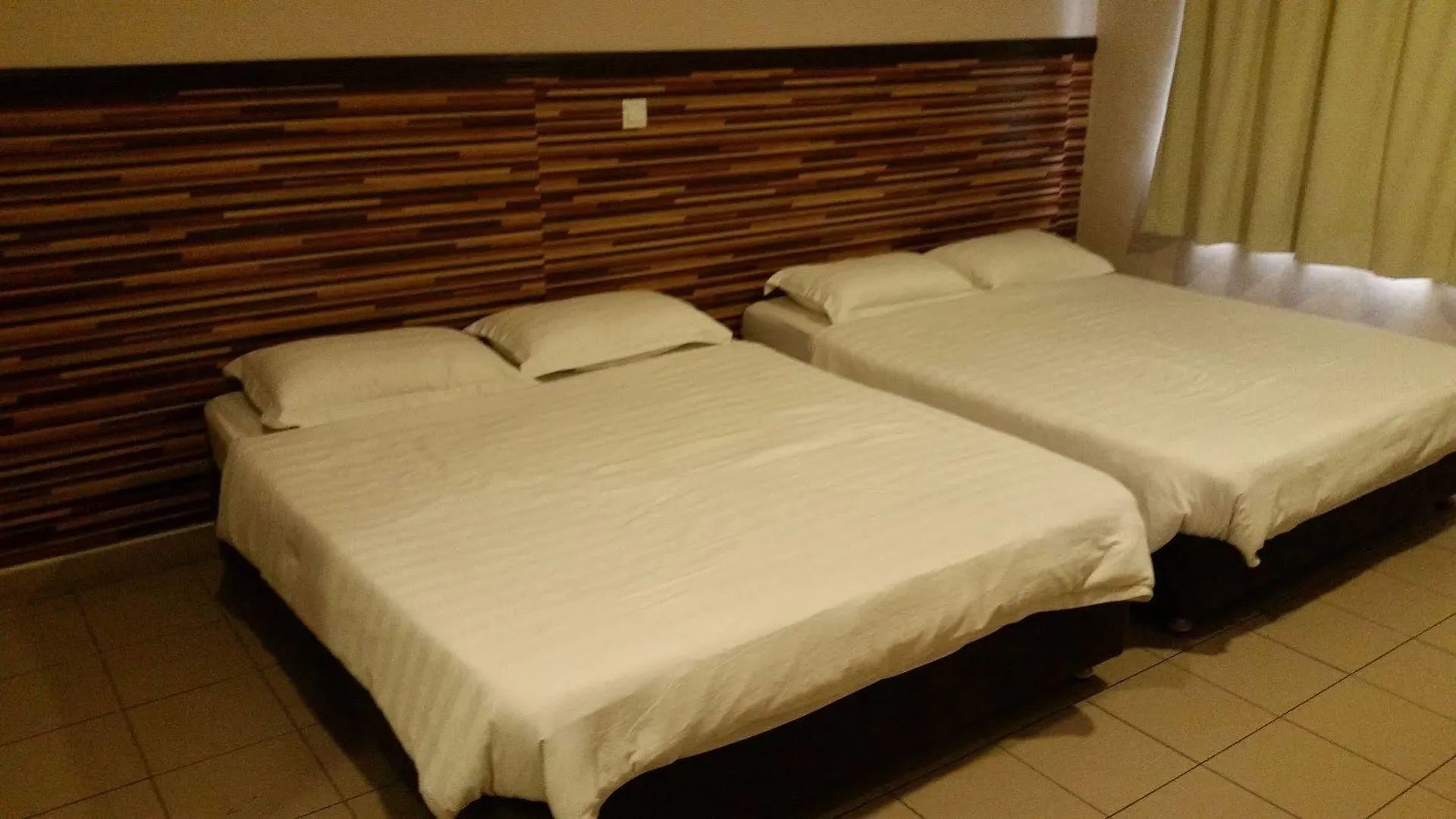 Hotel Iskandar Kota Kinabalu 2*,
