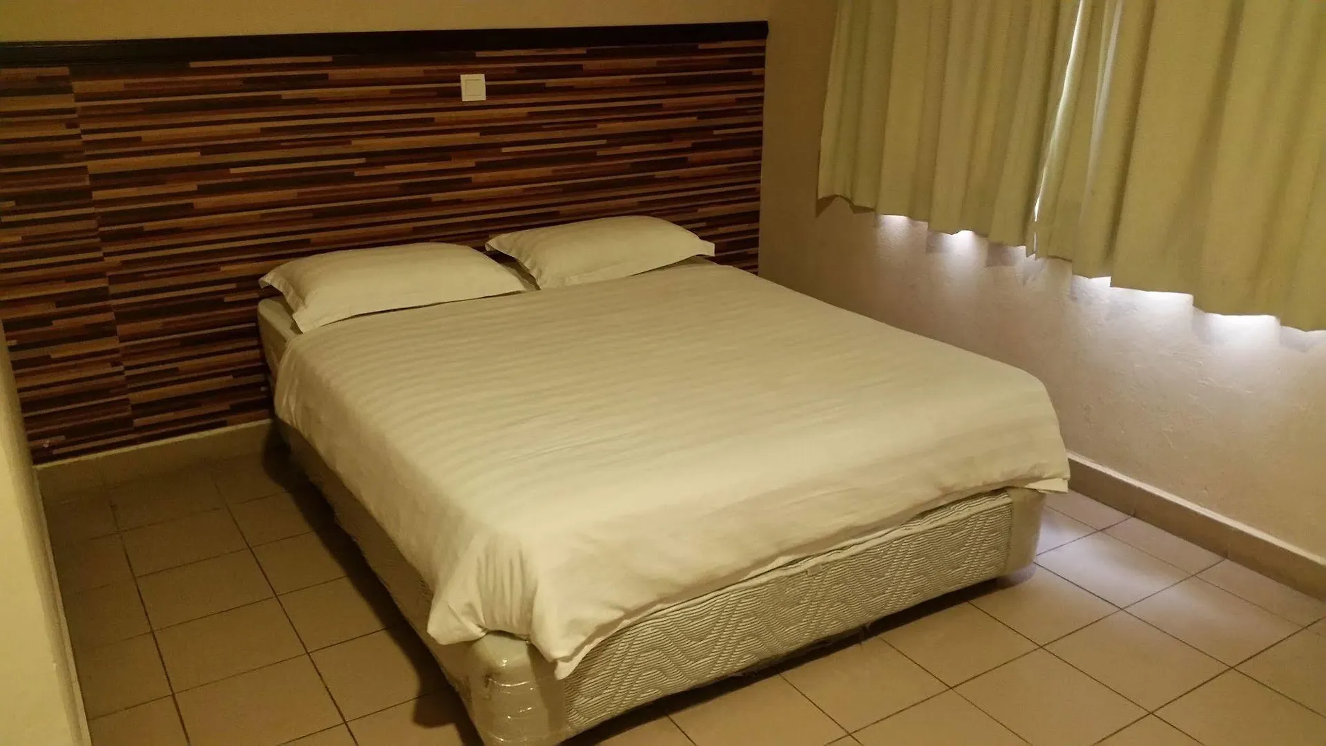 Hotel Iskandar Kota Kinabalu 2*,  Malaysia